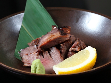 お肉の旨みと肉汁がジュワッと広がる『牛タン塩麹焼き』