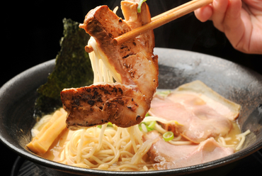 ポタージュのように濃厚なのに後味すっきり『赤影ラーメン』