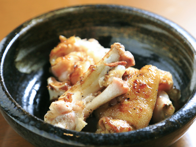 一度食べたらやみつきに、このクセになる味わいをぜひ『とん足』