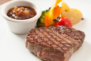 テラス席で楽しむ!美味しいお酒と地元食材を使った料理を堪能