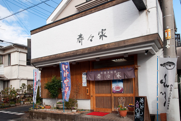 お花見シーズンに向けてお弁当の宅配もしております