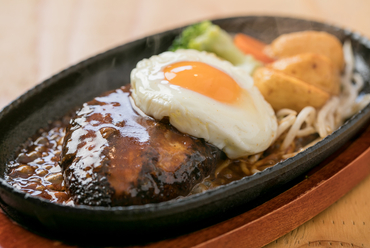 食べてびっくりの超本格派『特製デミグラスハンバーグ』