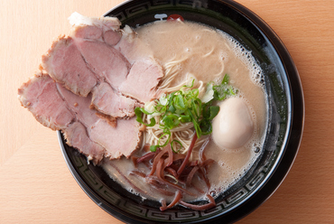 大判チャーシュー2枚と味玉入り『特製和(かず)ラーメン』