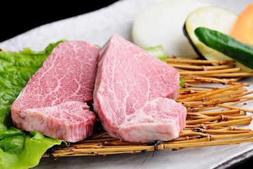 『和牛ヒレ焼き』は、驚きの厚みと手の届く価格が大きな魅力