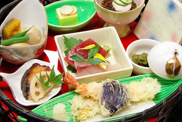 旬の彩りを盛り込んだ御膳『千倉花街道』