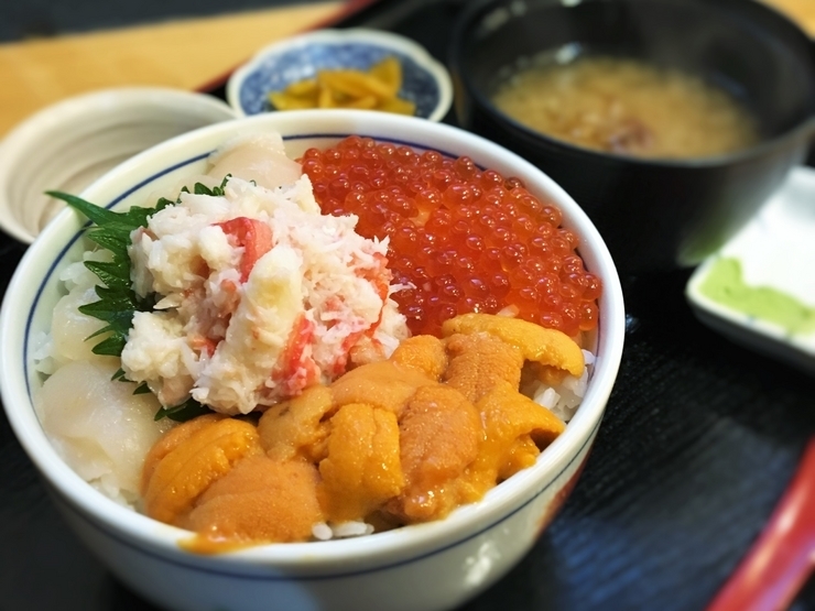 朝市お食事処 山三 道下商店 函館 海鮮丼 のおすすめ料理 メニュー ヒトサラ
