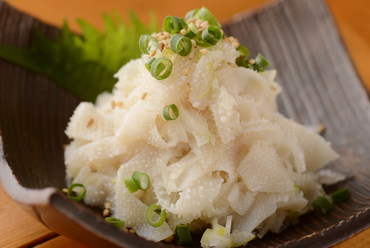 コリコリした食感で丁寧に洗い上げた真っ白な『白センマイ』