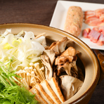 地鶏の旨みとコーラゲンたっぷりのスープ