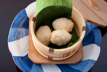 海老しんじょうの蒸し物