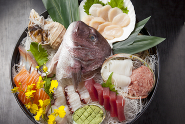 色とりどりの旬の魚介を味わい尽くす 『魚介刺身八点盛』