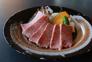 ジューシーな味わい! A5ランクの部分を使用した食べ応えのある『特上カルビ』