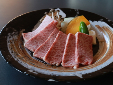 ジューシーな味わい! A5ランクの部分を使用した食べ応えのある『特上カルビ』