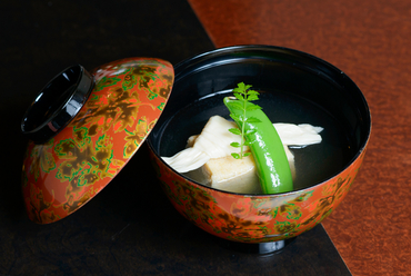 上質なマグロの中トロをシンプルに味わう『ねぎトロのつくり』