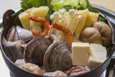 魚介、肉、野菜、すべての旨みが混然一体となって 『寄せ鍋ちゃんこ』
