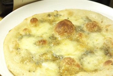 イタリア産の小麦粉を使ったもちもちピザ『フルッティ ディ マーレ』