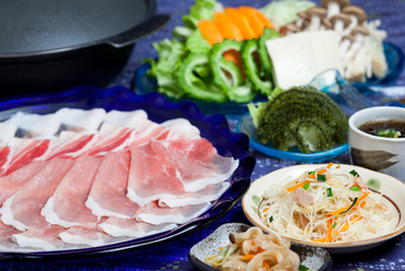 やんばるの恵みを堪能できる『やんばる島豚あぐーしゃぶしゃぶセット』