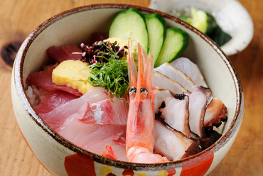 天然物の魚介を堪能できる『海鮮丼』