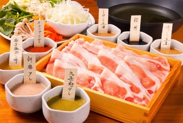 出汁でサッと茹で上げる『つゆ出汁しゃぶしゃぶ』が自慢。余分な油を落とすのでとってもヘルシー