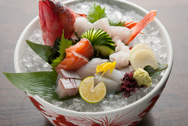 その日一番新鮮な魚介類のお造りが、7~10種類いただける『おまかせ造り盛合せ』