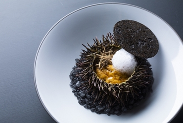 ハーブ鮎の奉書焼 枝豆とコシヒカリのガレット 木の芽香るコンソメとともに
