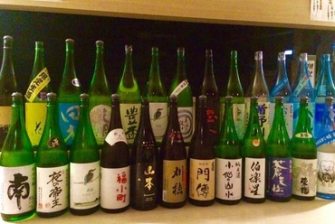 東北の地酒を中心に、焼酎やハイボールなど充実の品揃え