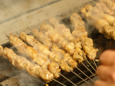 臭みなく素材本来の旨みが感じられる『ラム肉串焼き』