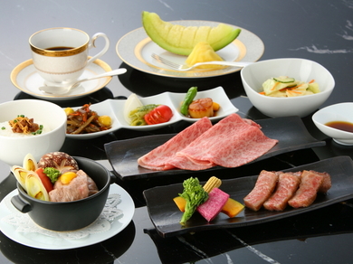 A5松阪牛のサーロインを≪ステーキ・しゃぶしゃぶ・すき焼き≫の3種類の味わいで楽しむ『家康コース』