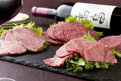 牛肉専門店 KAZU ～焼きすきと牛肉ハムのお店～