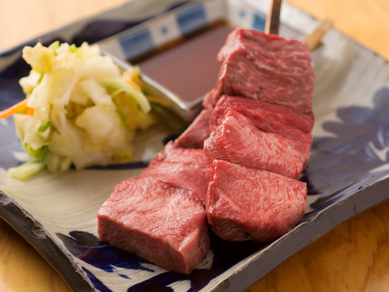 噛めば噛むほど肉汁と旨みが口の中いっぱいに広がる『たんかの牛タン焼き』