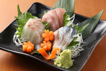本日獲れたて! 旬の日替わり鮮魚三点盛り
