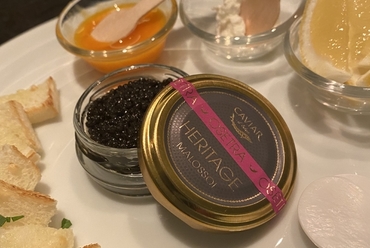 肉の旨みが凝縮された『ニュージーランド産 ラムチョップ(骨付300g程度)』