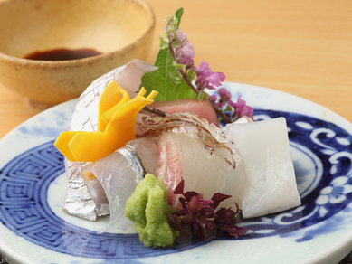 はしり、旬、名残りといった、季節の鮮魚が楽しめる『盛り合わせのつくり』