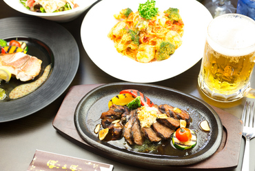 丁寧につくられた豊富な種類の料理が食べ放題で楽しめる