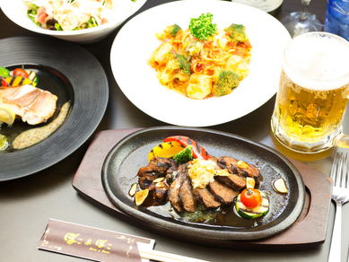 丁寧につくられた豊富な種類の料理が食べ放題で楽しめる