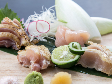 新鮮でないと食べられない、地鶏刺し『プレミアム地鶏』
