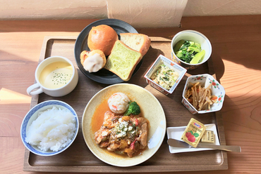 薬膳カレー サラダ付き