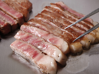 こだわりぬいた和牛の旨味を、じっくり味わう『黒毛和牛ステーキ』