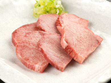 手切りで美味しい部分だけを厳選している『厚切り上タン塩焼き』