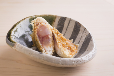 蕎麦つゆに使うかえしと、塩の2種で味わう『玉取茸』