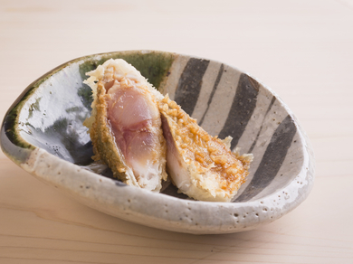 蕎麦つゆに使うかえしと、塩の2種で味わう『玉取茸』