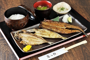 備長炭を使用し、料理人の絶妙な焼き加減がもたらす和食の悦び『炭火焼き 精一杯のもてなし 喜之助定食』