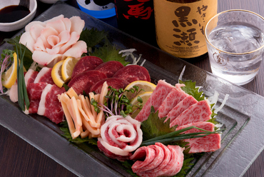新鮮ならではの美味しさ『馬刺盛り合わせ』