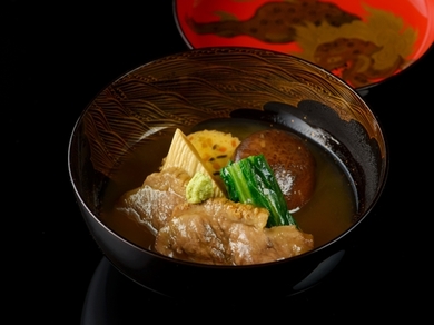 金沢の郷土料理『鴨治部』は、とろみの効いた優しい味わい