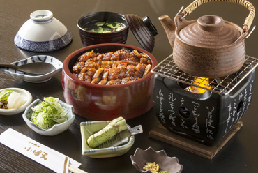 最上級のうなぎを炭火と職人の技で焼き上げる『炭焼きひつまぶし』