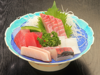 宴の席には欠かせない『刺身盛り合わせ』