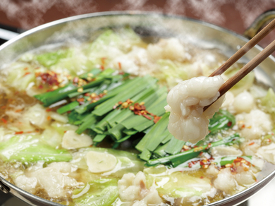 【信長】秘伝のスープをじっくりと味わう、看板メニュー『もつ鍋(一人前)醤油』