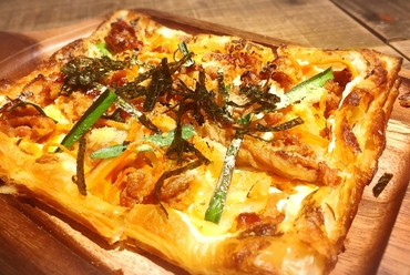『タルトフランベ』は食事としてもおつまみとしても楽しめる