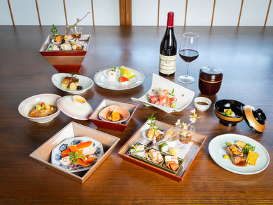 豊かな加賀野菜や魚介をふんだんに使った『懐石』