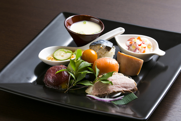 その日のおいしさをぎゅっと凝縮した、旬の味が楽しめる『本日のお通し』