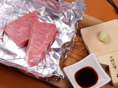 和牛の美味しさ2倍!?『黒毛和牛厚切り赤身ランイチを天城の本わさびと醤油で』